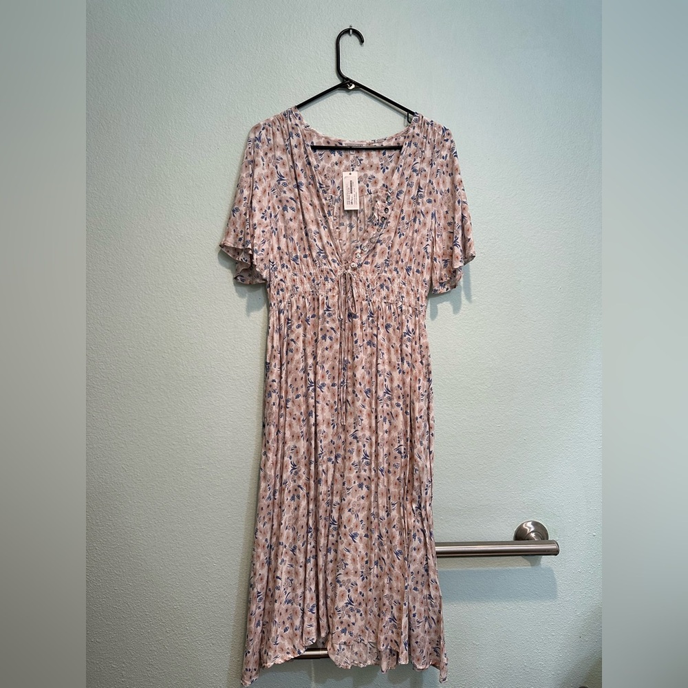 Chic Floral Dress with V-Neck